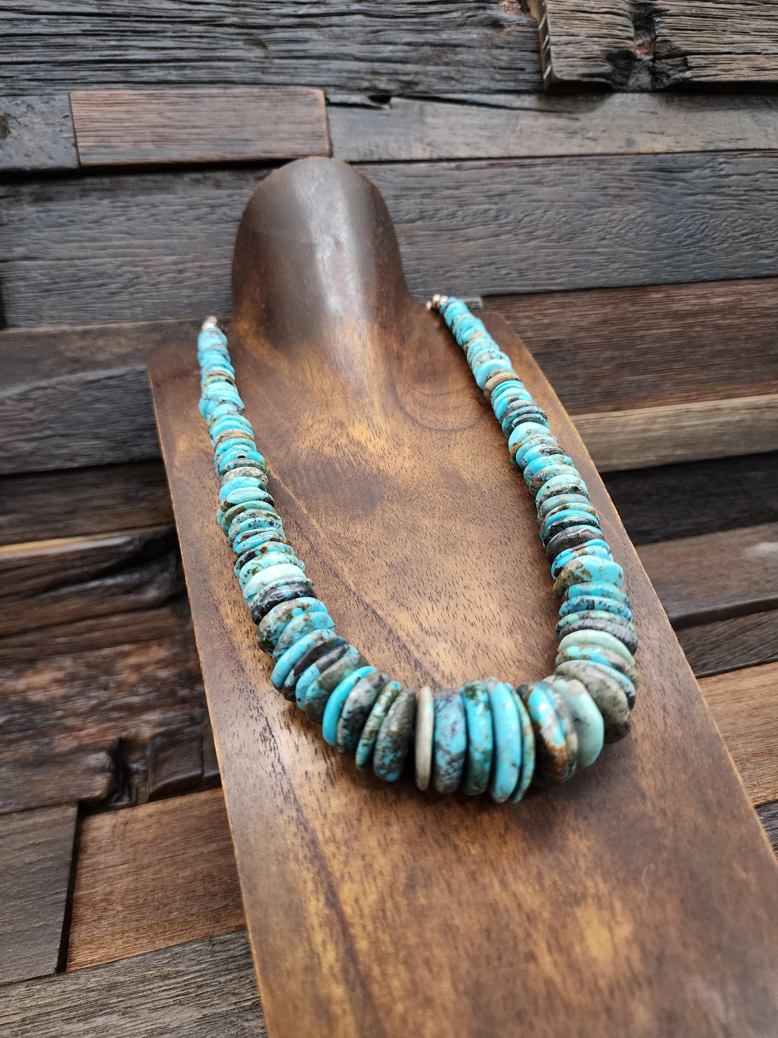 Graduated Turquoise Disc Necklace