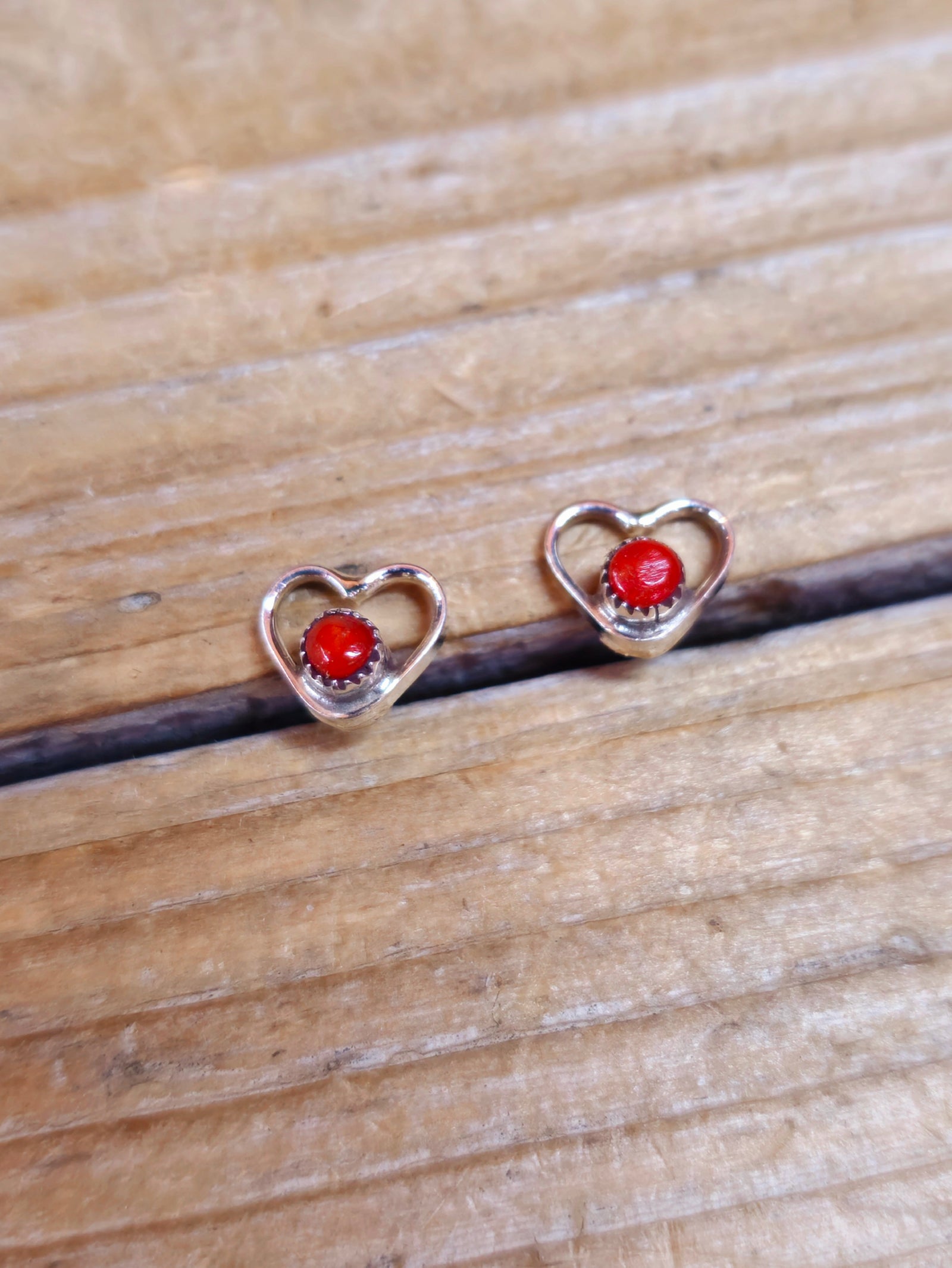 Pablito Hazel Coral Heart Studs